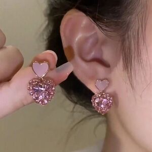 💋NWT Pink and Gold Heart-Shaped Sparkly Earrings
